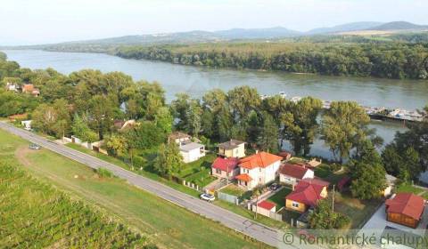 Kompletne zariadená chatka na brehu Dunaja v podunajskej obci Radvaň n