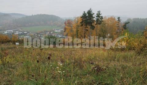 PREDAJ: Pozemok pre rodinný dom, 754 m2, Badín - Pekný vŕšok