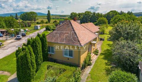 Na predaj rodinný dom s veľkým pozemkom v Tesárskych Mlyňanoch