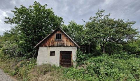 Pozemok s pivničným domčekom - najkrajší výhľad v Pukanci