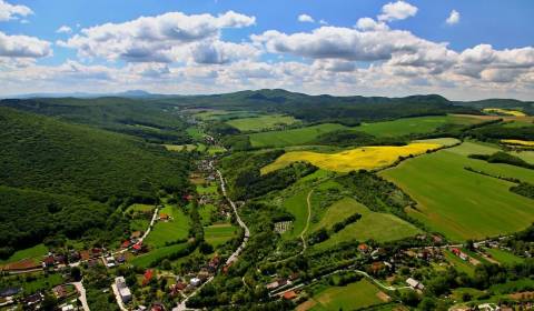 Prašník – 167 m2 INVESTIČNÝ POZEMOK pri rodinných domoch