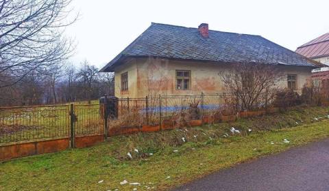 Vidiecký dom / chalúpka s veľkým 25- árovým pozemkom