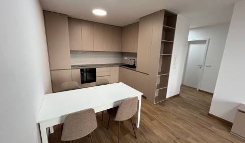 Na predaj 2-izbový byt 63 m², Bory, ul. Mateja Encingera, kúpou voľný