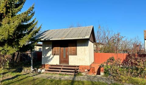 NA PREDAJ ZÁHRADA S CHATKOU NA ALŽBETINOM OSTROVE, KOMÁRNO