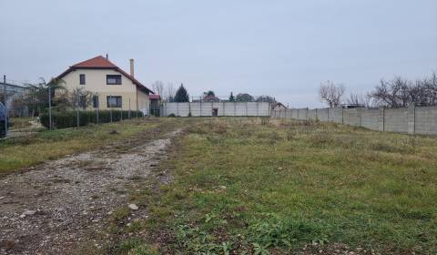 PREDAJ - Krásny rovinatý pozemok 1090 m2 - Cabaj-Čápor