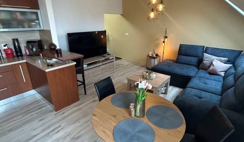 2,5 izbový klimatizovaný Mezonet v Centre Pezinka 700,- Eur