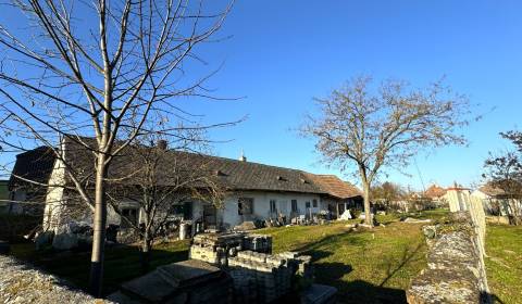 Na predaj starý dom a STAVEBNÝ POZEMOK až 1112 m2, Lehnice