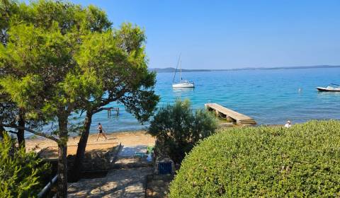 CHORVÁTSKO- Dom vo vynikajúcej lokalite, 1. rad od mora - DIKLO, ZADAR