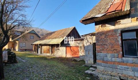 2 Rodinné domy s pozemkom za cenu jedného