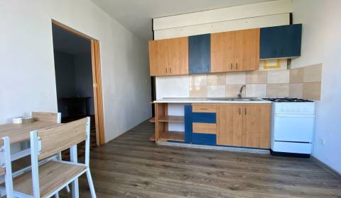 NA PREDAJ: veľký 3 izb.byt + ŠATNIK + BALKON + PIVNICA