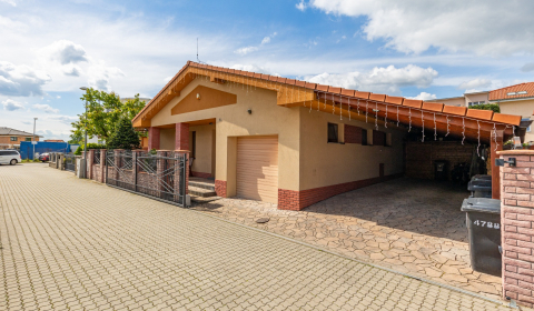 Úžasný 4i BUNGALOV 125 m2, sauna, altánok, záhrada, prístrešok na autá