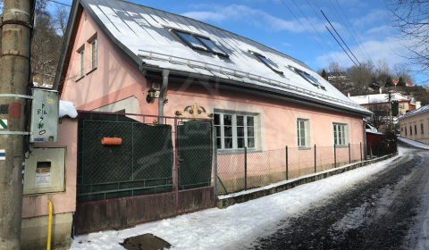 Charizmatický rodinný dom na slnečnom svahu v centre, Banská Štiavnica