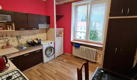 Na predaj 2 izbový byt Handlová, 55 m2