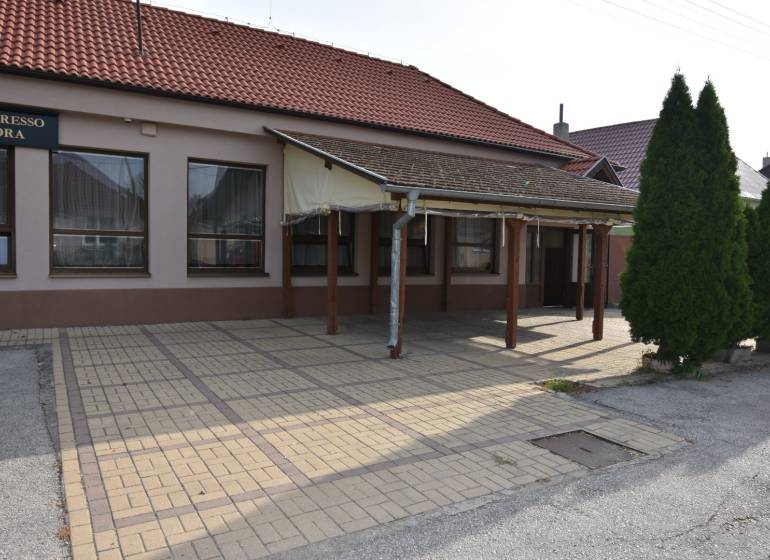 Budova  s pozemkom na predaj, 18 árov, Čierny Brod, viac na: https://reality.intexreal.sk/