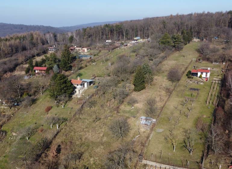 SLNEČNÝ REKREAČNÝ POZEMOK 1539 M2 S NÁDHERNÝM VÝHĽADOM - LAMAČ