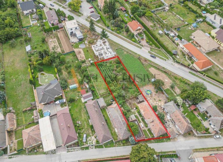 ALL INCLUSIVE | EXKLUZÍVNE NA PREDAJ POZEMOK ( 1314 M2) NA KTOROM JE POSTAVENÝ STARŠÍ DOM, PATA