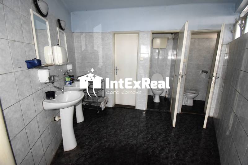 Na prenájom budova na podnikanie, 625 m², Sereď, viac na: https://reality.intexreal.sk/