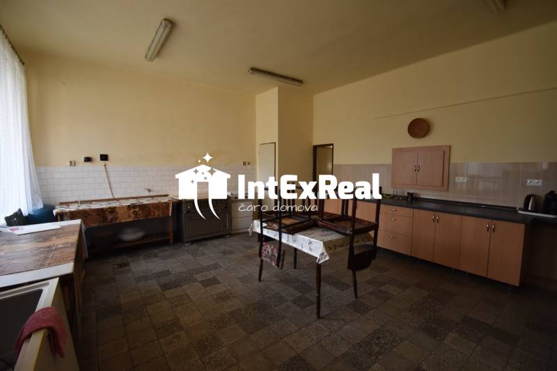 Budova  s pozemkom na predaj, 18 árov, Čierny Brod, viac na: https://reality.intexreal.sk/