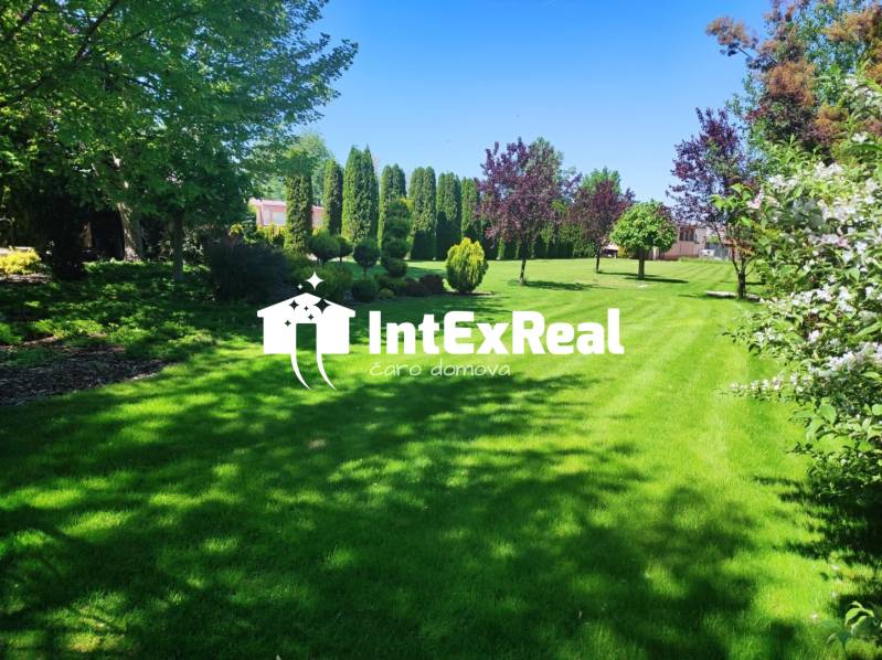 Oáza pokoja! Pozemok pri vode, rekreácia, bývanie, Tomášikovo, viac na: https://reality.intexreal.sk/