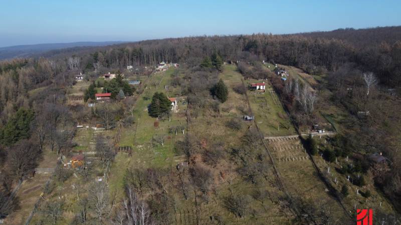 SLNEČNÝ REKREAČNÝ POZEMOK 1539 M2 S NÁDHERNÝM VÝHĽADOM - LAMAČ