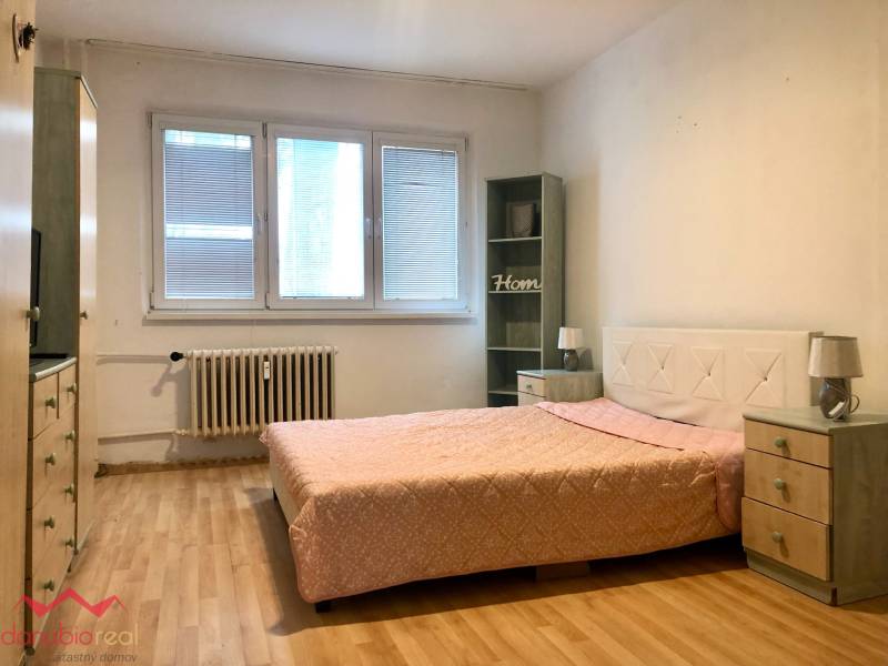 2-izbový byt, na predaj, Komárno, Danubioreal- realitná kancelária, Schulczová