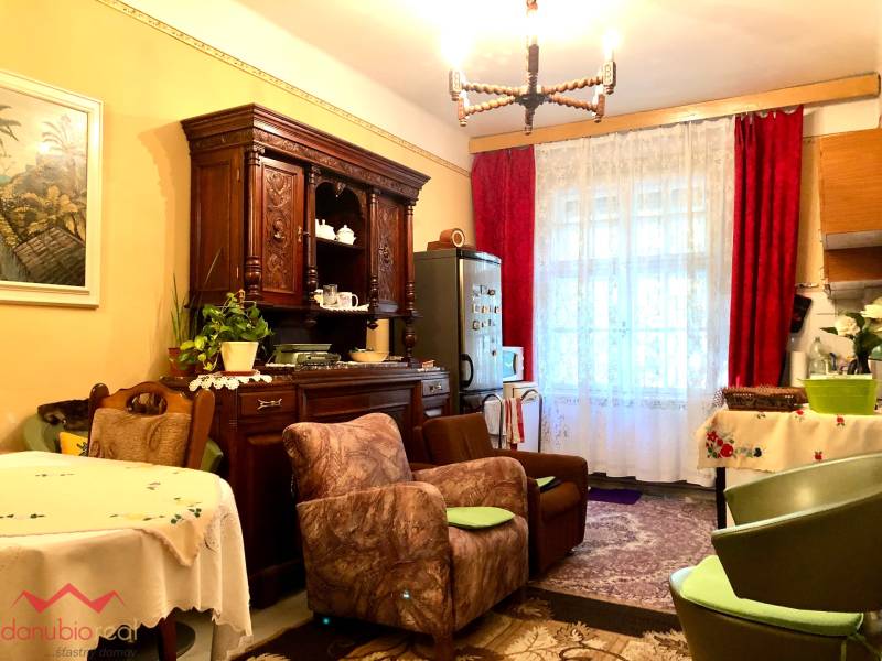 Meštiansky byt, 4-izbový byt, na predaj, záhrada, garáž, Komárno, Schulczová, Danubioreal- realitná kancelária