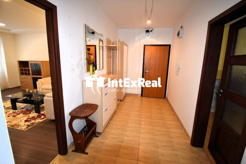 Zariadený, prerobený 3 i. byt s loggiou, predaj, Šaľa, Veča, viac na: https://reality.intexreal.sk/