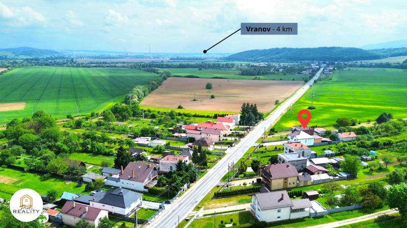 Rodinný dom 180m² s pozemkami 3597m² a tromi garážami v obci Sedliská (15).jpg