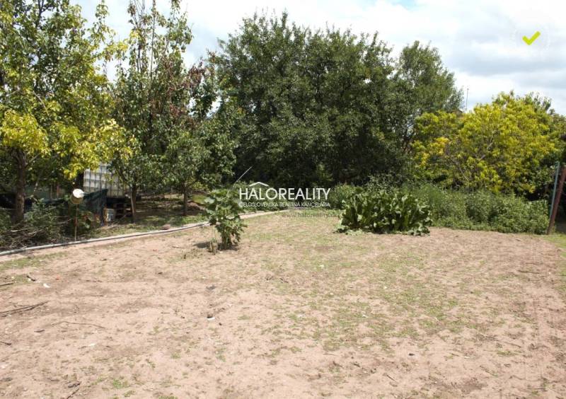 Dvorníky Pozemky - bývanie predaj reality Hlohovec