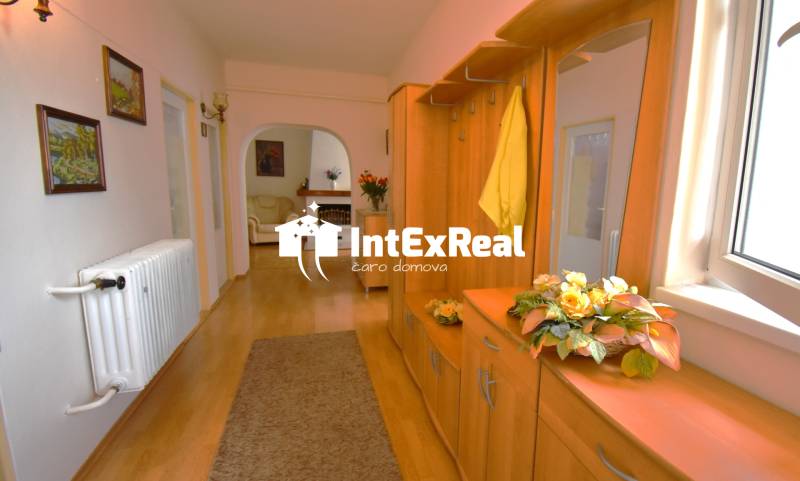 Útulný domov!  Na predaj rodinný dom, 7,8 á Čierny Brod, viac na: https://reality.intexreal.sk/