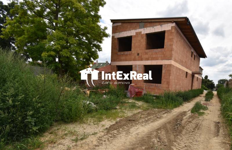 Na predaj 2 izbový byt v súkromí, Galanta, Hody, viac na: https://reality.intexreal.sk/