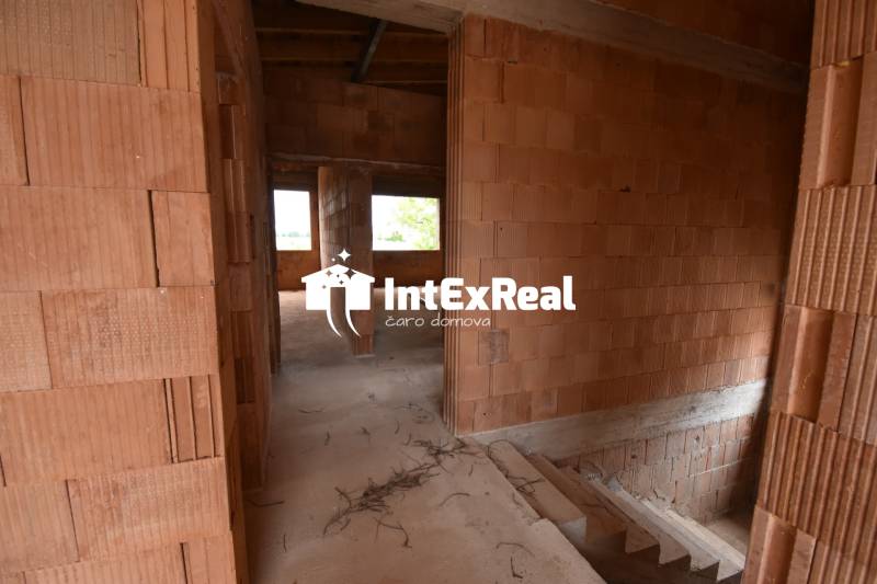 Na predaj 2 izbový byt v súkromí, Galanta, Hody, viac na: https://reality.intexreal.sk/