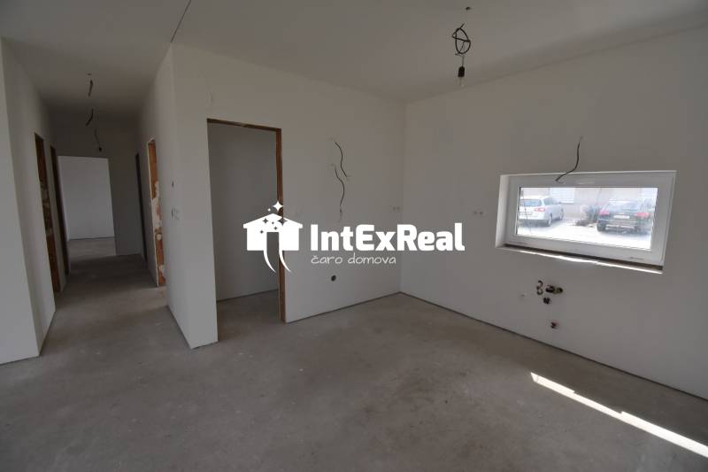 Už dokončený dom v holo, predaj aj na kľúč, Galanta, viac na: https://reality.intexreal.sk/