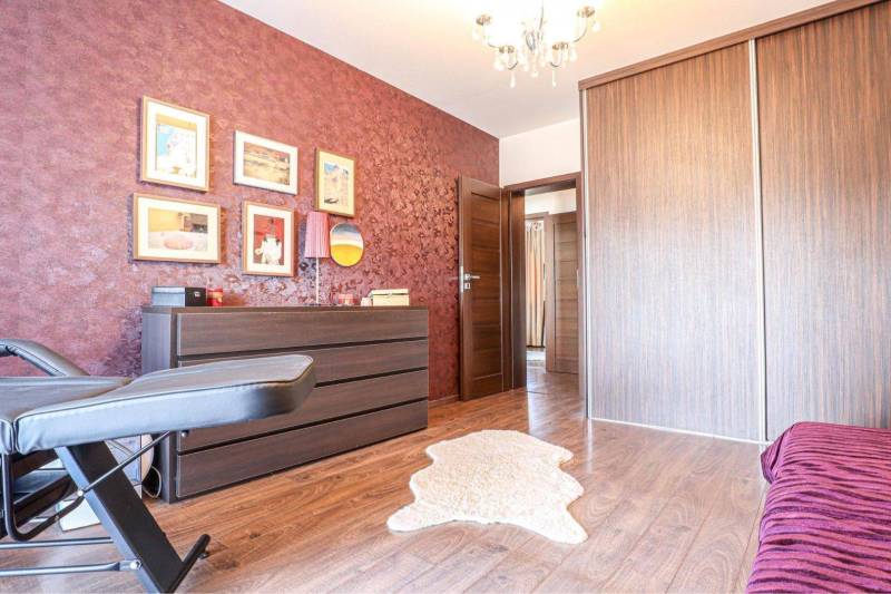 ALL INCLUSIVE | NA PREDAJ 4 IZBOVÝ RODINNÝ DOM NA VEĽKOM POZEMKU (1358 M2), NOVOSTAVBA, MALÉ DVORNÍKY