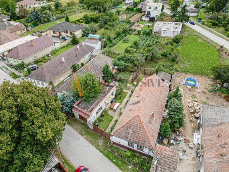 ALL INCLUSIVE | EXKLUZÍVNE NA PREDAJ POZEMOK ( 1314 M2) NA KTOROM JE POSTAVENÝ STARŠÍ DOM, PATA