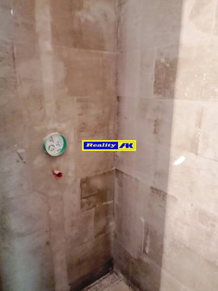 sprchovací kút, kúpeľňa s WC