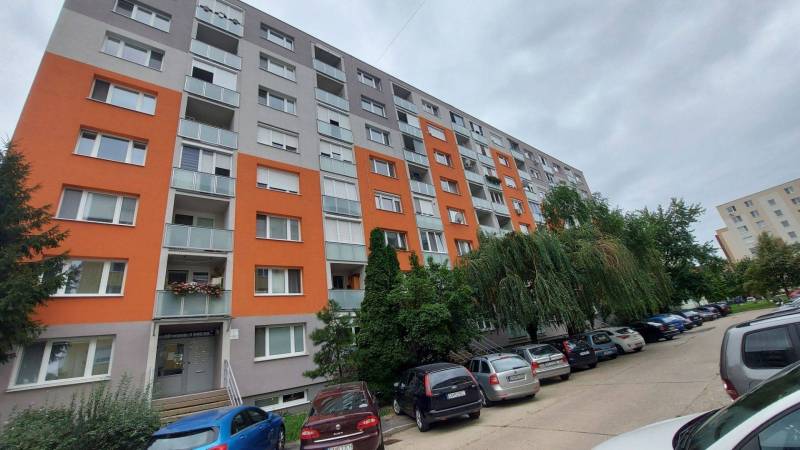 ALL  INCLUSIVE  REAL / IZBA  NA  PRENÁJOM V 3 IZBOVOM  BYTE-  GALANTA SEVER