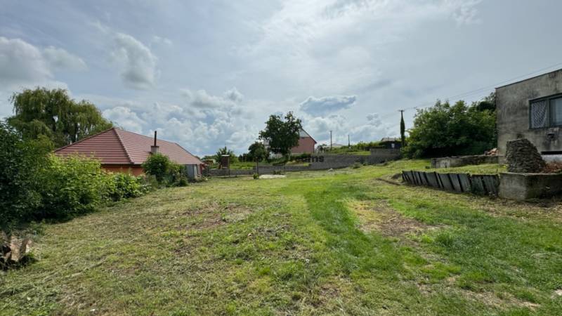 Merašice Pozemky - bývanie predaj reality Hlohovec