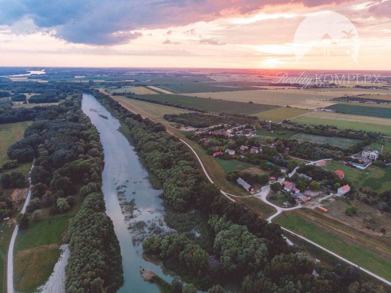 Zlatná na Ostrove Pozemky - bývanie predaj reality Komárno